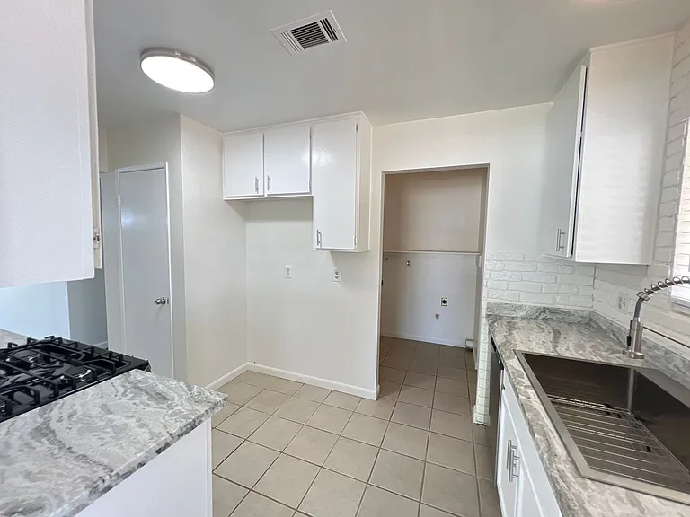10917 Cave Ave — Photo 10