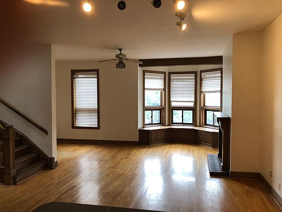 3rd image of 1701 N Clybourn Ave