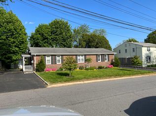 8 Campfield Rd, Fairfield, CT 06825