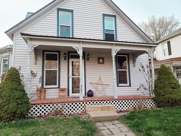 301 Maple St, Bonaparte, IA 52620