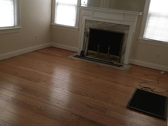 3rd image of 2817 Whiteway Ave