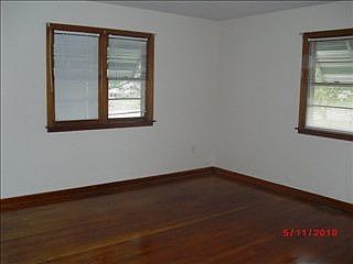 5th image of 920 S Pine St