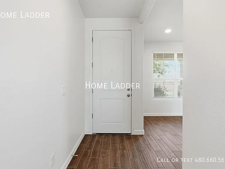 2713 N Camden Dr — Photo 20