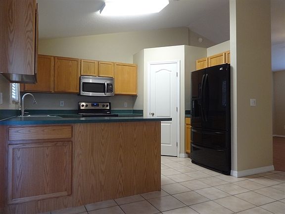5th image of 918 Parrish Dr