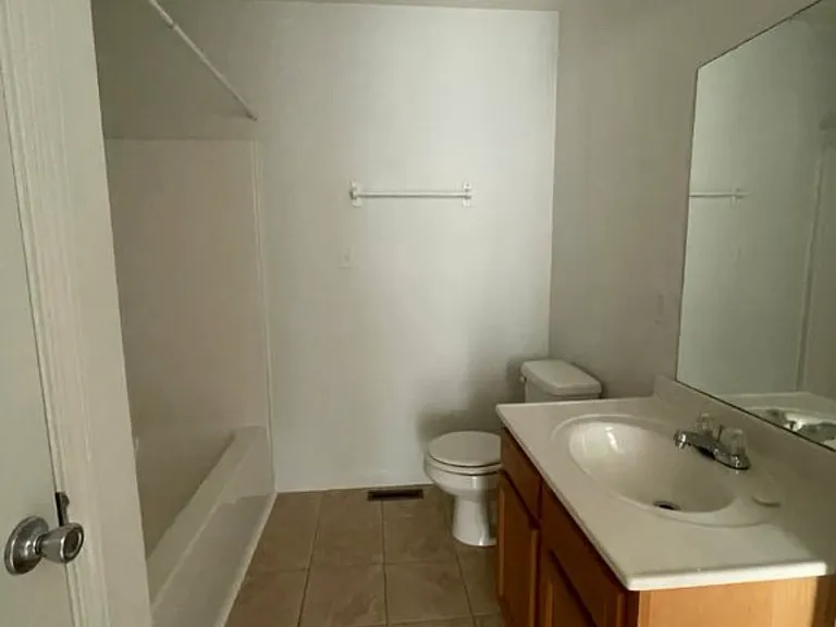 989 Bratton Br #7 — Photo 5