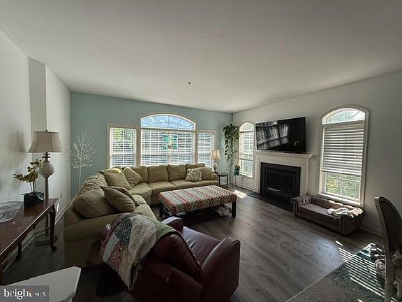 2nd image of 400 Williams St Unit 1