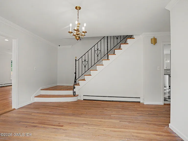 23 Copper Beech Rd — Photo 2
