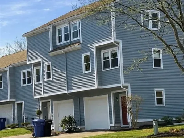 2 Arnold Dr #15D, Salem, MA 01970