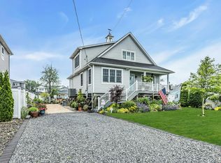 10 Garfield Pl, Massapequa, NY 11758