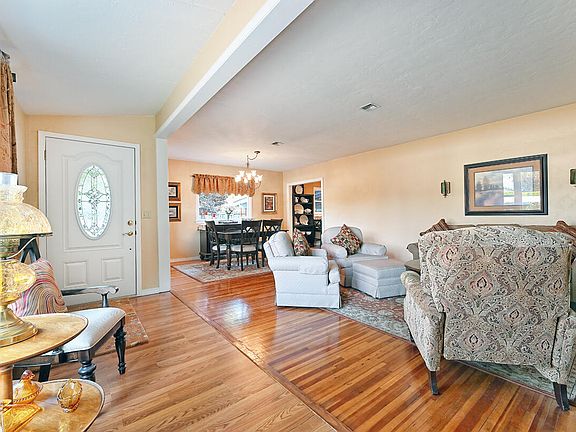 4th image of 1311 Fruitdale Dr