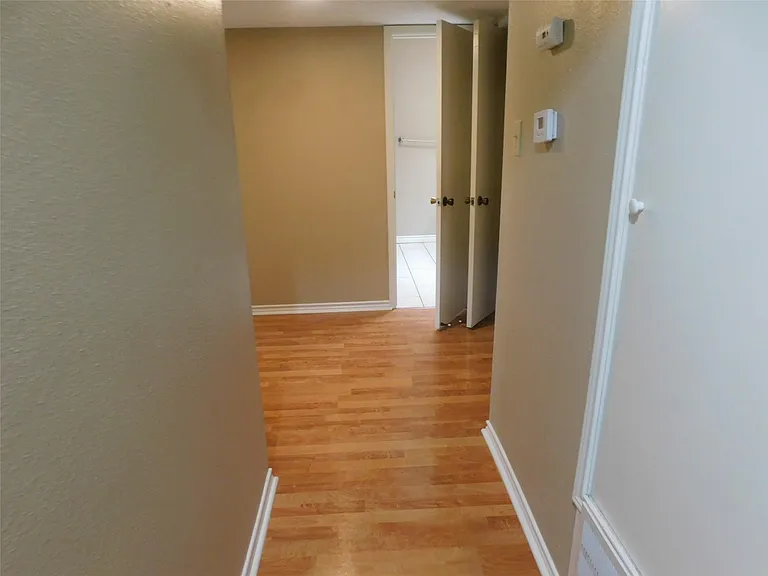 472 N Post Oak Ln — Photo 23