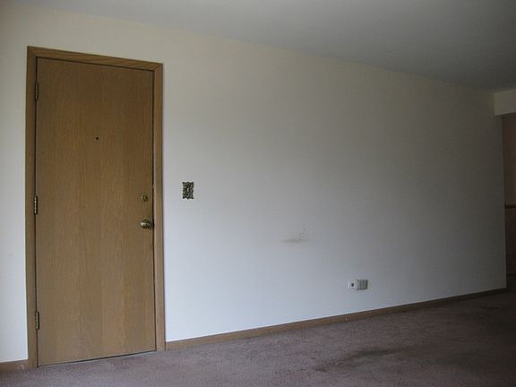 3rd image of 6589 N Northwest Hwy