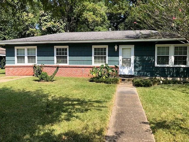 913 Shady Brook Dr