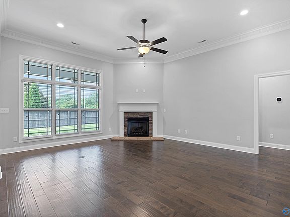5th image of 7001 Willow Bend Cir SE