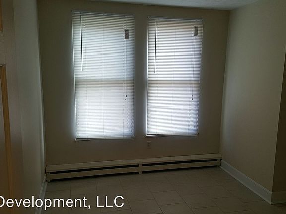4th image of 131 E 14th St APT 301