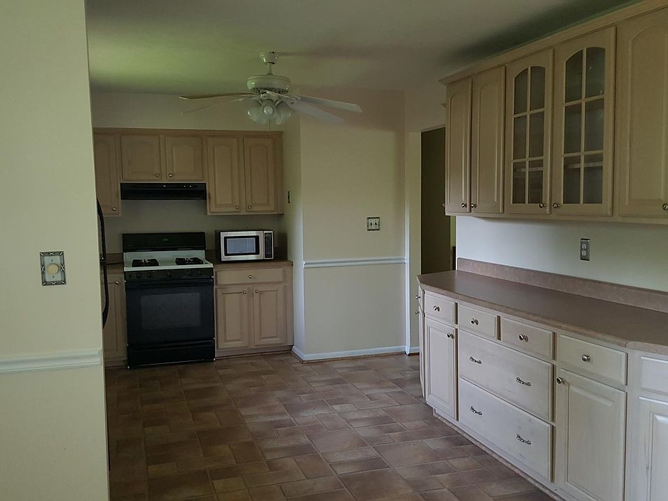 2nd image of 158 Hoffman Ave