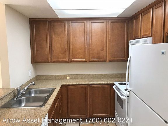3rd image of 432 Edgehill Ln Unit 36