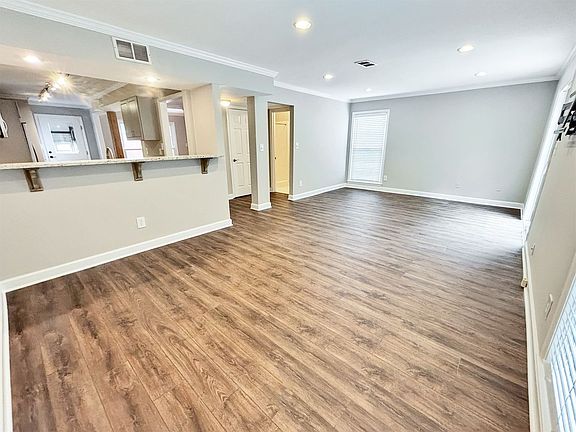 4th image of 5030 Meadow Ln