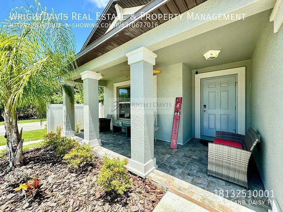 Exquisite 4-bedroom, 2.5-bathroom Home — Photo 3