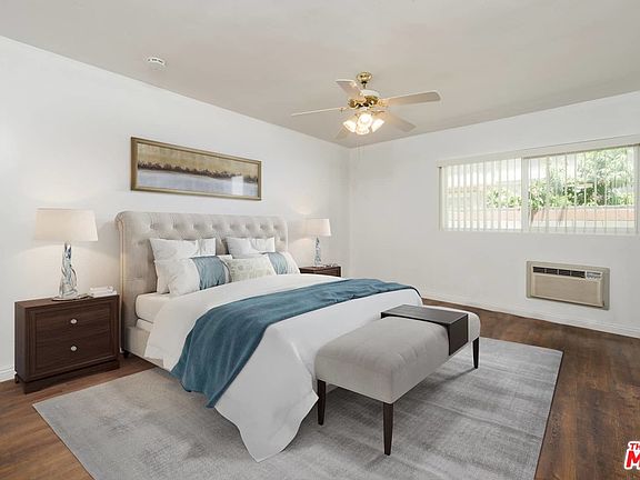 3rd image of 1122 W Huntington Dr Unit 4