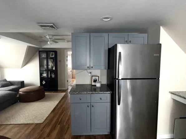 90 Hill St #3, Shelton, CT 06484