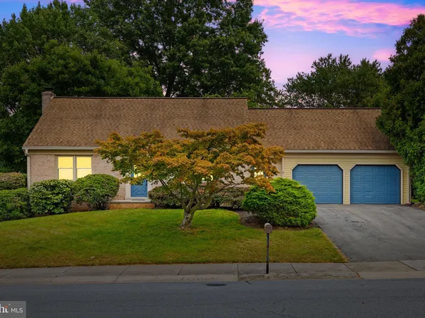 33 Heritage Rd, Akron, PA 17501