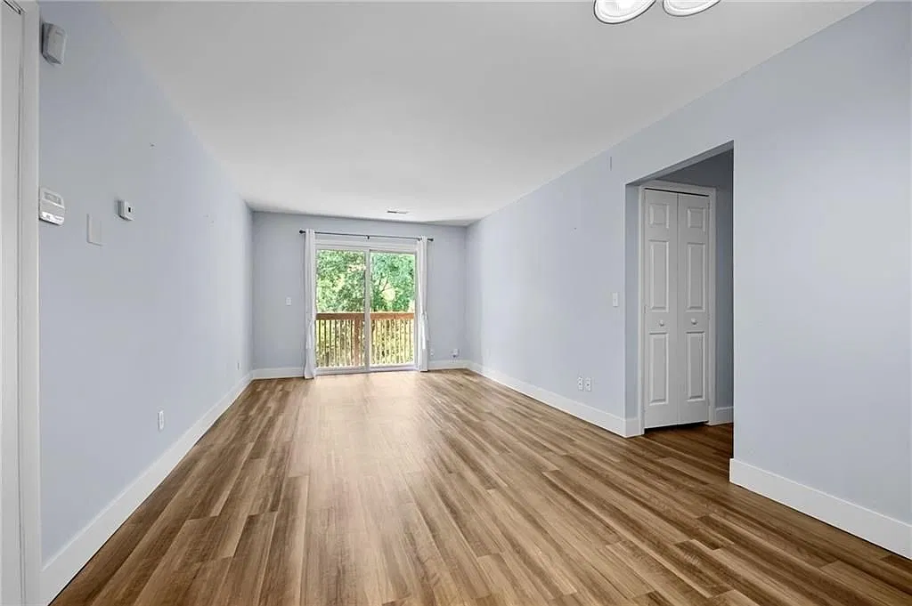 2 bed, 1.0 bath, 900 sqft, $2,200 — Photo 3