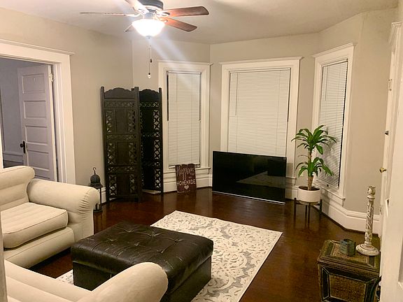 4th image of 916 N Market St #1/2