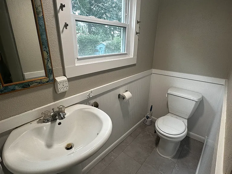 1414 E 9th St — Photo 9
