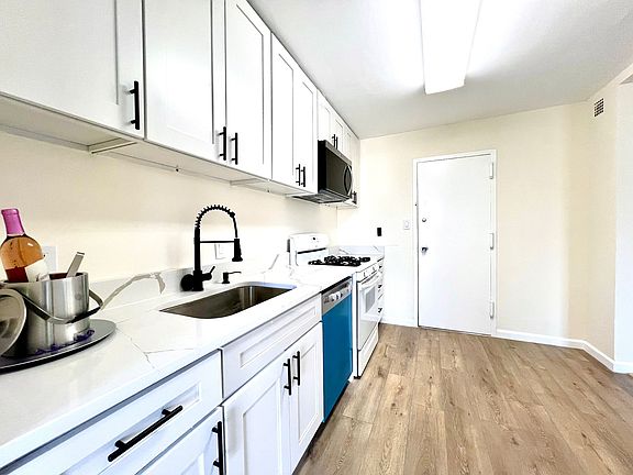 3rd image of 1111 University Blvd W APT 402