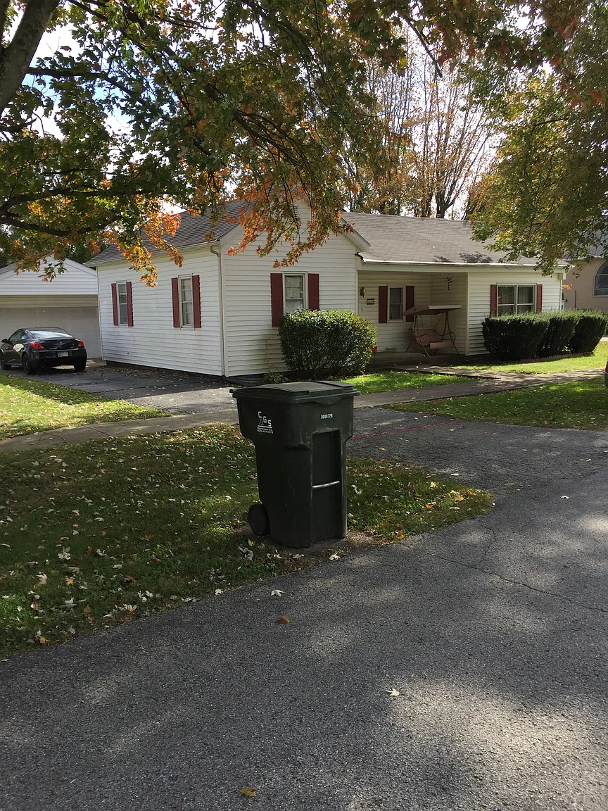 100 N Vine St photo 1