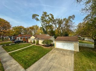 15526 Kirkshire Ave, Beverly Hills, MI 48025
