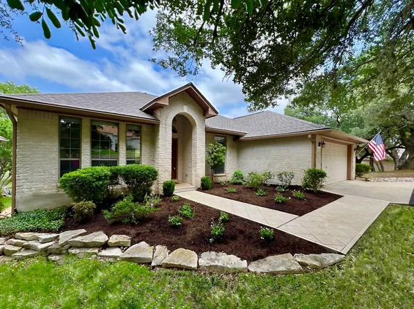 208 E Creekview Dr, Fredericksburg, TX 78624