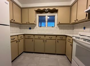 598 Worcester St APT 4, Southbridge, MA 01550