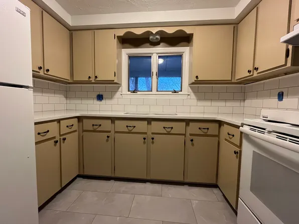 598 Worcester St APT 4, Southbridge, MA 01550