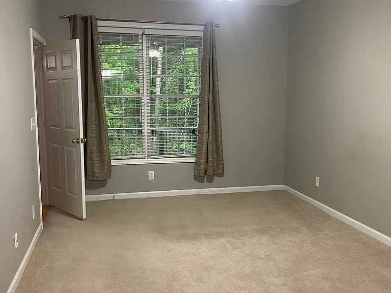 2323 Kudrow Ln — Photo 8