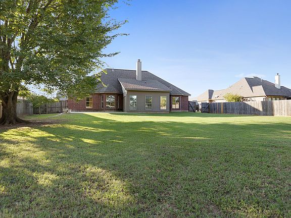 3rd image of 213 Cherry Blossom Ln