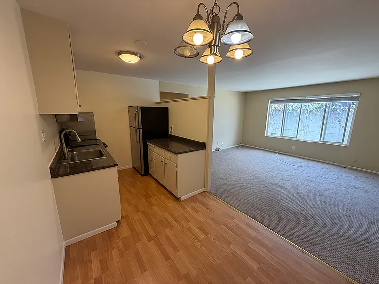 245 E. Market St. — Photo 14