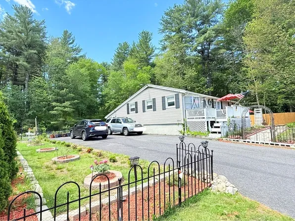 9 Willow Rd, Holbrook, MA 02343