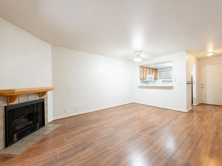 953 E Springcrest Ct #20 — Photo 3