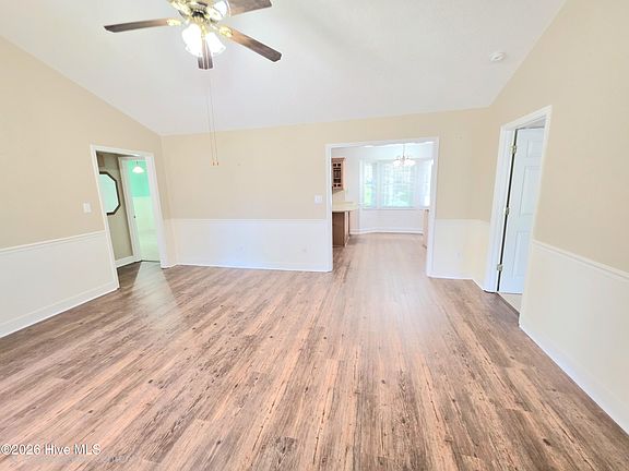 4th image of 107 Oak Park Drive