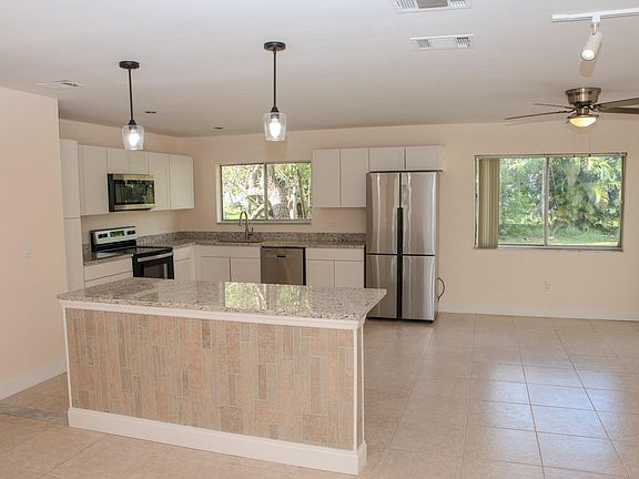 4th image of 431 SE Lancaster Avenue