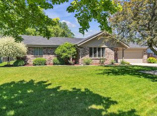 1118 W Fairfield Ct, Glendale, WI 53217