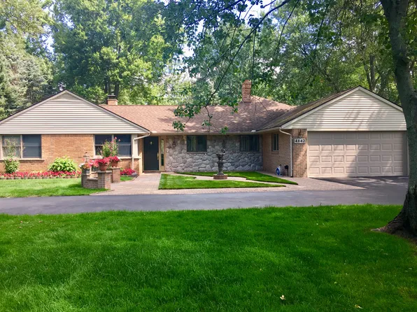 4142 Butternut Hill Dr, Troy, MI 48098