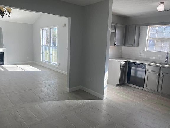 3rd image of 210 Teton Ave