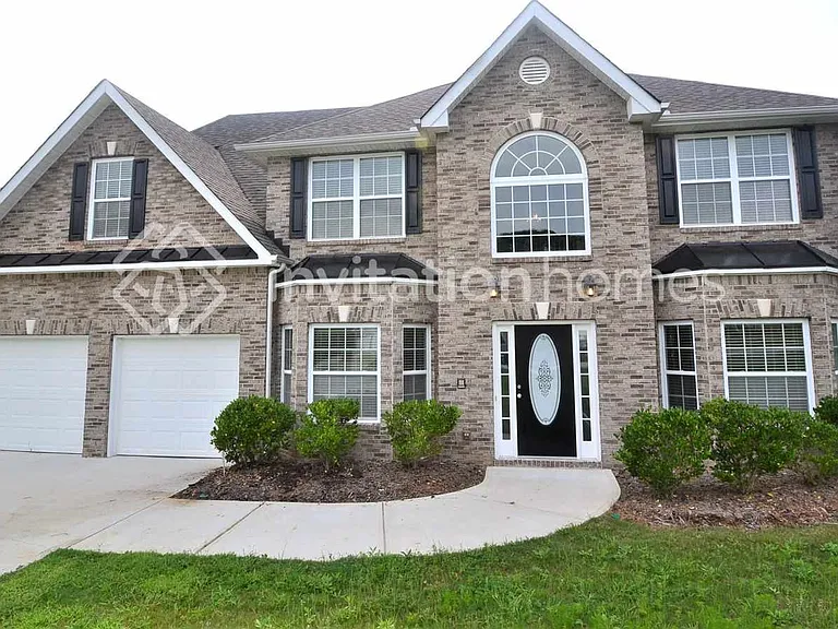 825 Kaitlyn Dr — Photo 1
