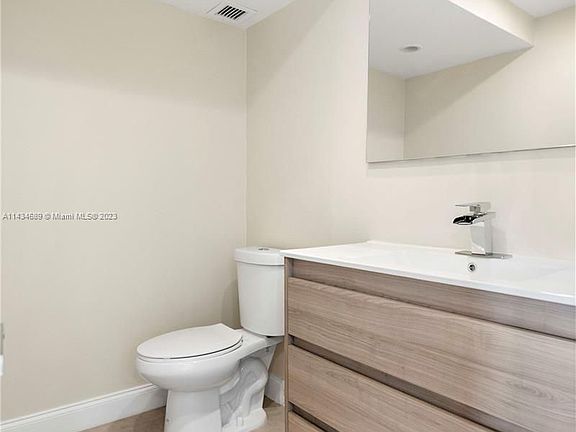 4th image of 16740 NE 9th Ave APT 509