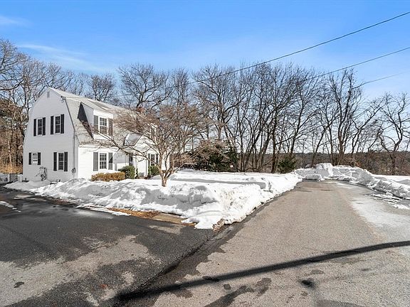 3rd image of 10 Dartmouth Rd