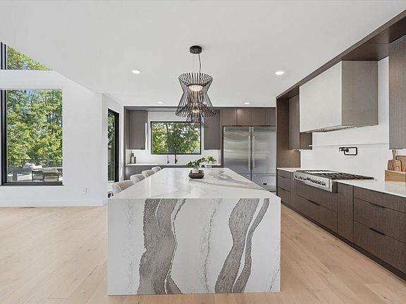4th image of 1364 190th St
