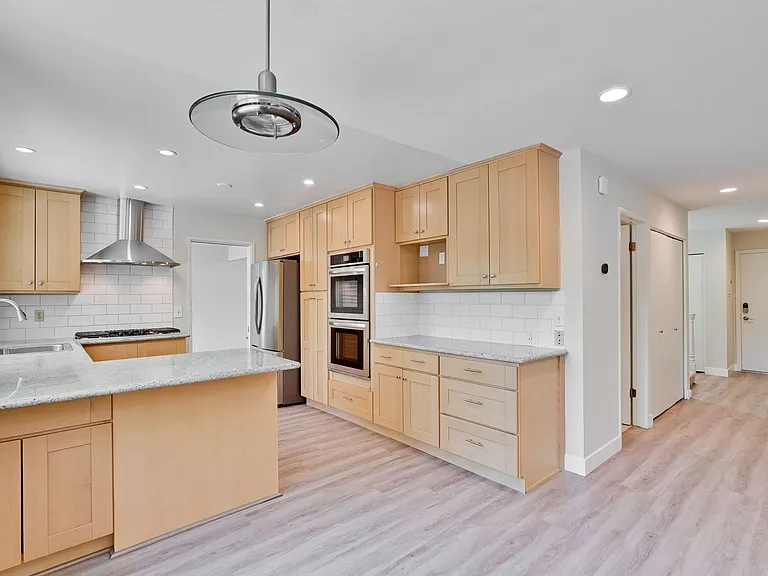 803 Runningwood Cir — Photo 9